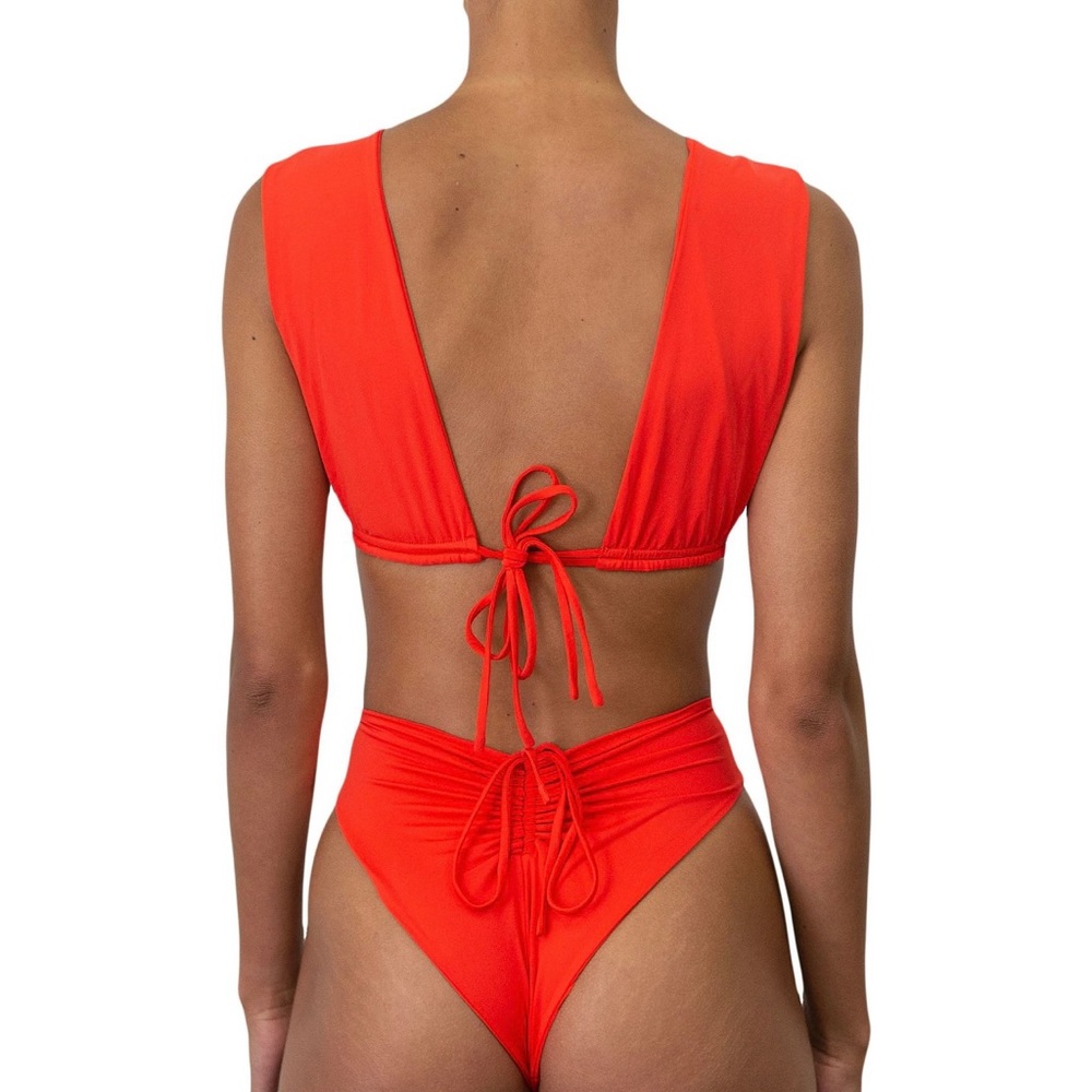NWT RIOT SWIM DODI TOP ONLY SIZE XL NWT COLOR IS CORAL TOP ONLY !!!!